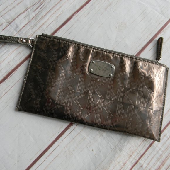 MICHAEL KORS MIRROR JET SET LOGO LARGE METALLIC WRISTLET CLUTCH - Picture 1 of 5